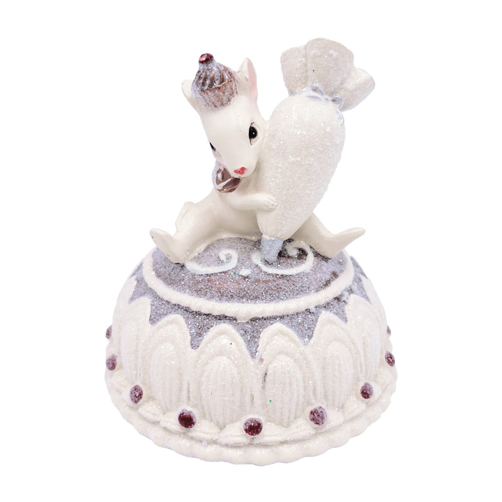 Mice on Gingerbread Cakes mouse holding icing bag