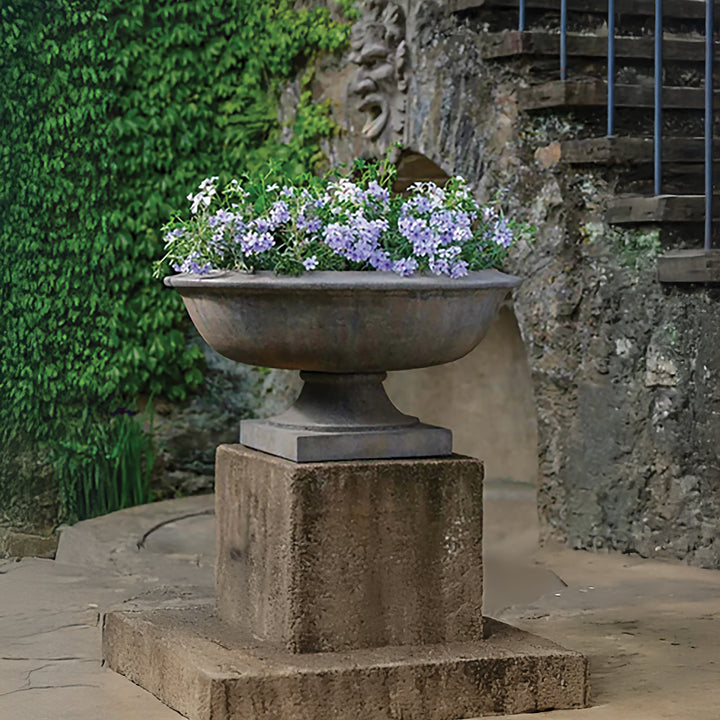 Apsley Urn, Large