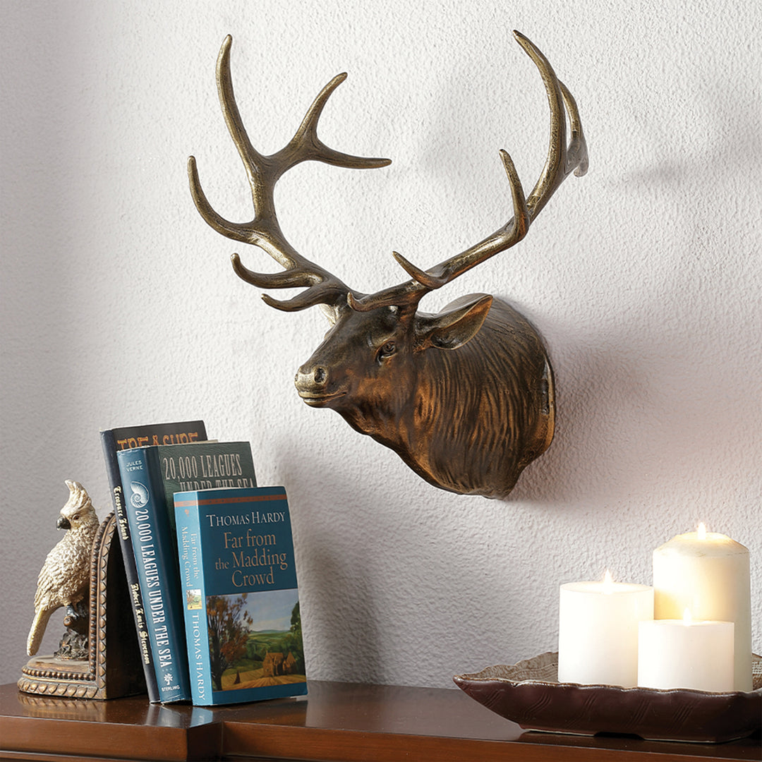 Noble Deer Head Wall Décor