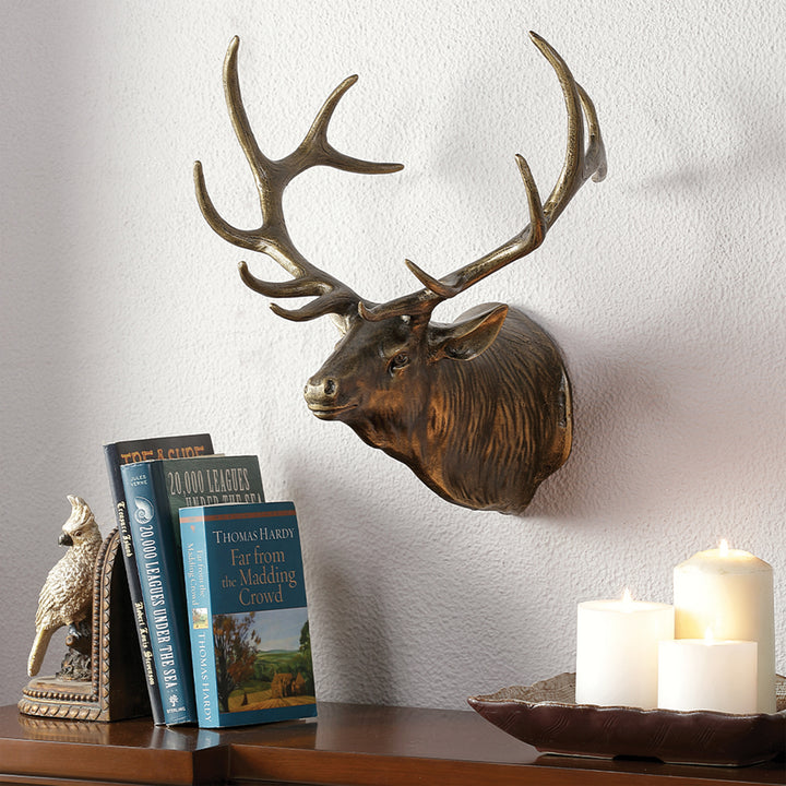 Noble Deer Head Wall Décor