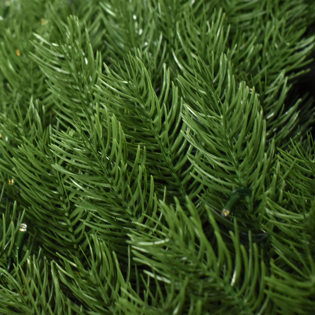 Colorado Spruce Wreath with Starry Lights