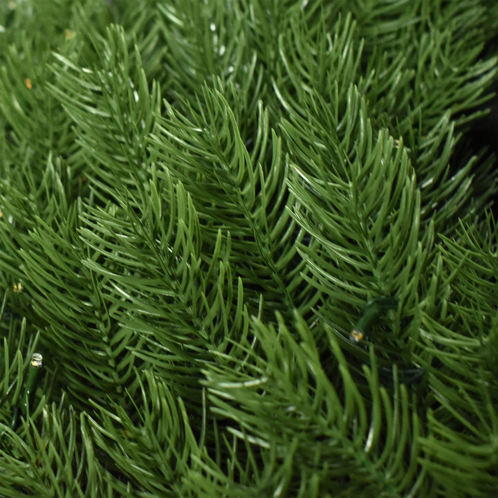 Colorado Spruce Wreath with Starry Lights